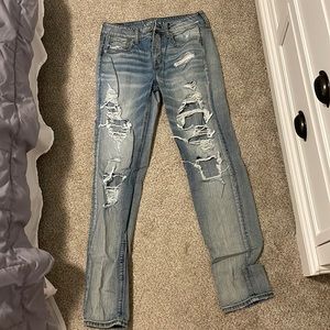 American eagle distressed Tom girl jeans. Size 4 extra long.